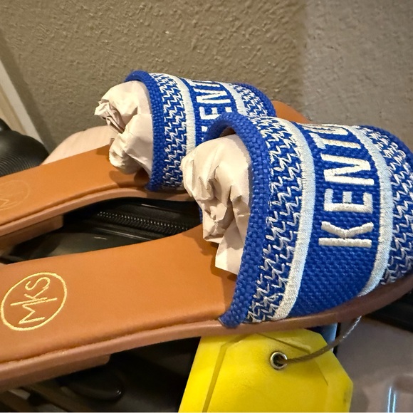 Kentucky wildcats sandals brand new - Picture 1 of 3